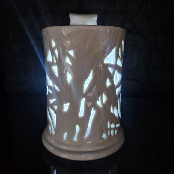 Andrea By Sadek White Porcelain Reticulated Fairy Lamp - Picture 2 of 16